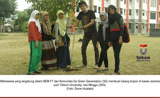 2792014 Aksi Peduli Lingkungan BEM FT Telkom University