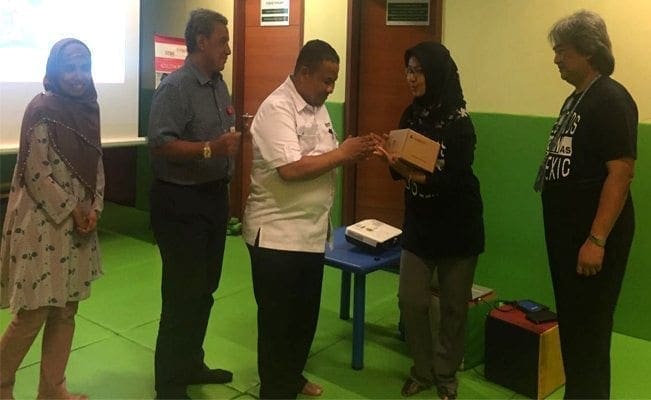 030116 Tel U Sumbang Kamera untuk Pengobatan Jarak yJauh Penderita Disleksia