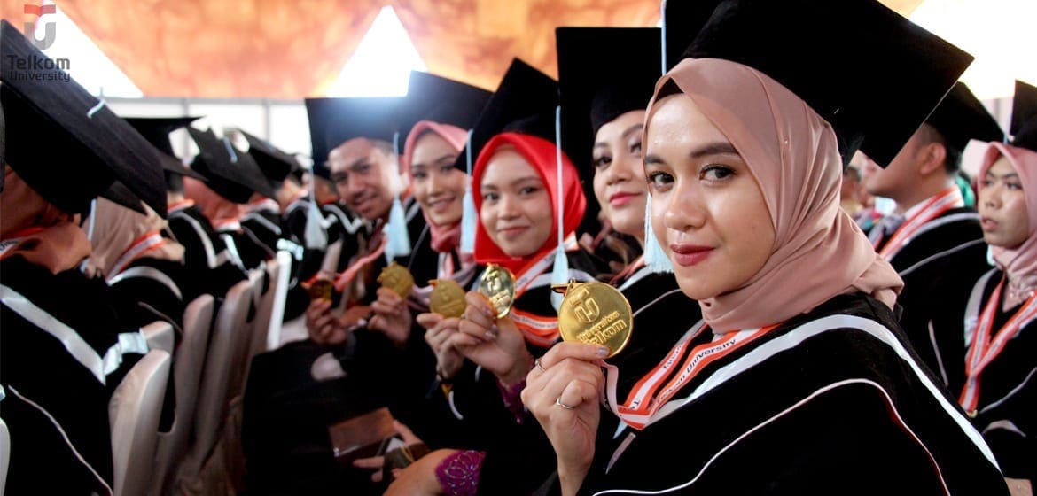 24 Wisuda 1