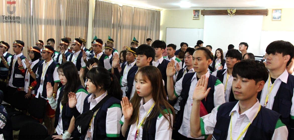 31 Puluhan Mahasiswa Tel U Melalui Creativity Station Bantu Berikan Solusi Kepada Masyarakat