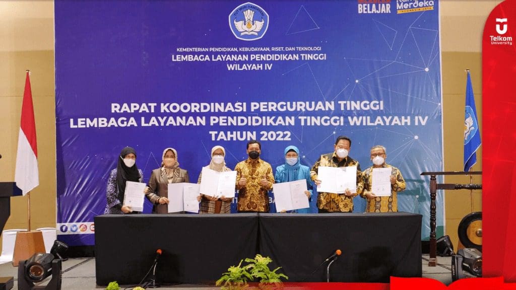Tel U Meraih Penghargaan LLDIKTI