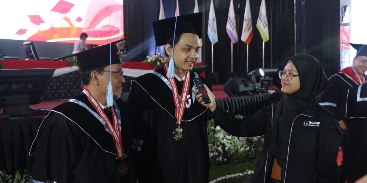 Wisudawan Ayah dan Anak 2