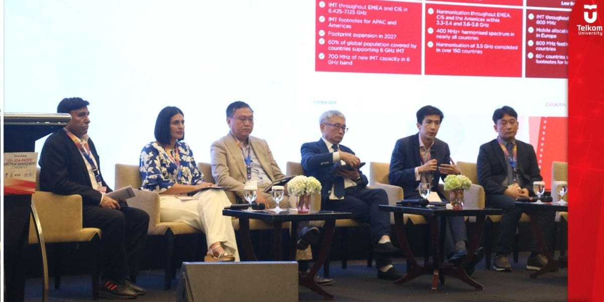 Menjawab Pertanyaan WRC 23 dalam Diskusi Panel APSMC 2024 yang Digelar bersama Telkom University
