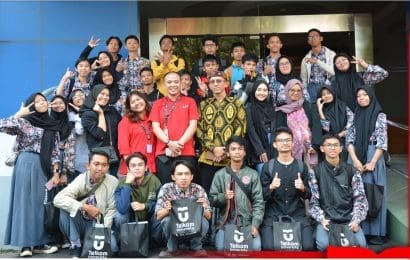 Berikan Pelatihan Komunikasi Visual dan Kewirausahaan bagi Siswa Tuna Rungu FKB Telkom University Bangun Minat Kuliah Siswa Disabilitas