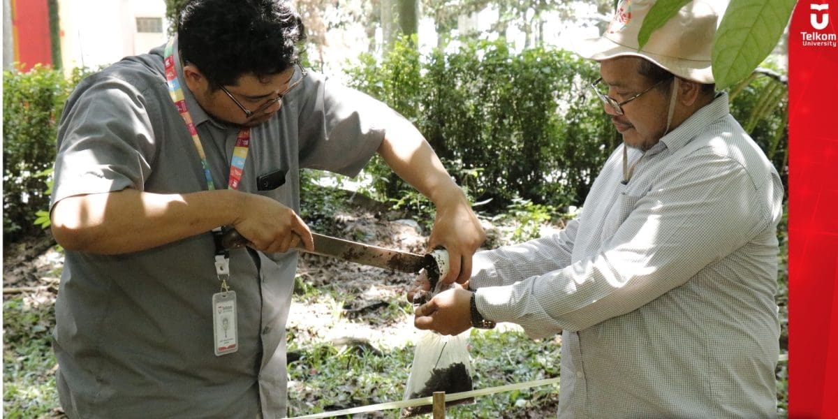 Telkom University Lakukan Pengukuran Carbon Stock di Wilayah Binaan Telkom Indonesia