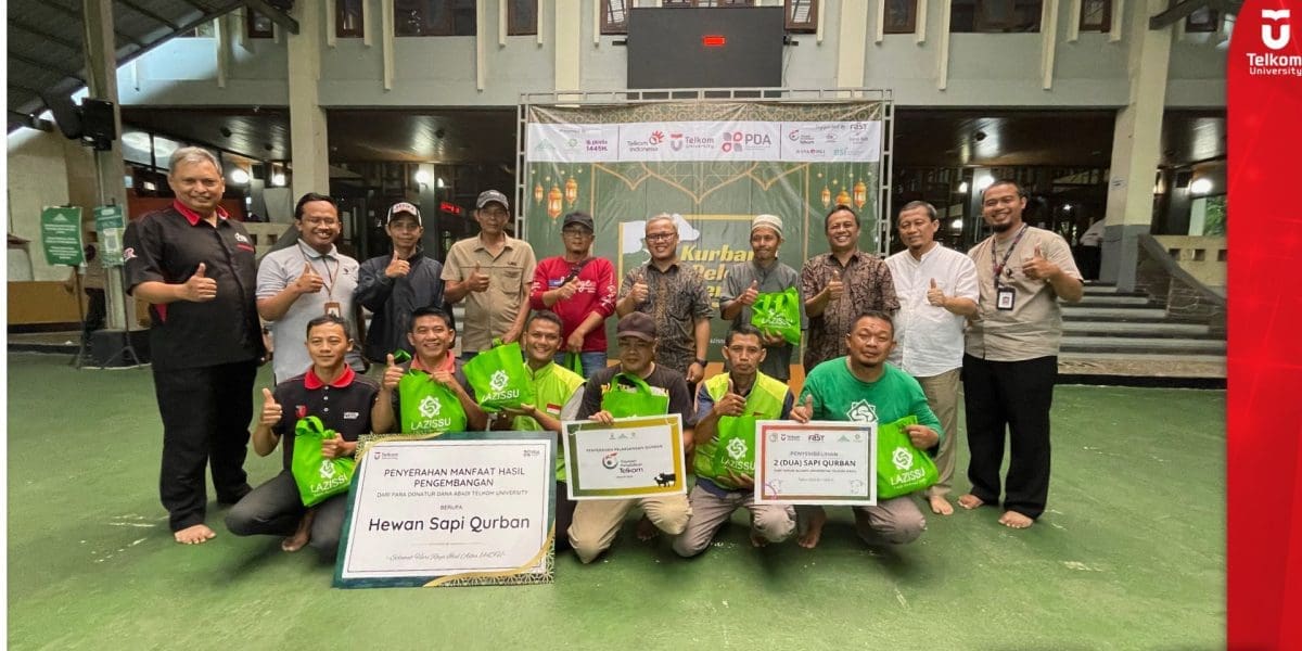 Tebar Manfaat Tel U Serahkan Daging Kurban kepada Warga Kampus dan Masyarakat Sekitar 