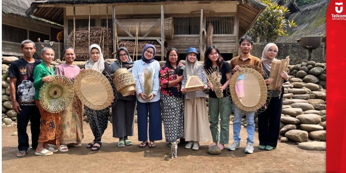 Pengembangan Desain Anyaman Bambu di Kampung Naga Kolaborasi Masyarakat Adat dan Dosen Tel U