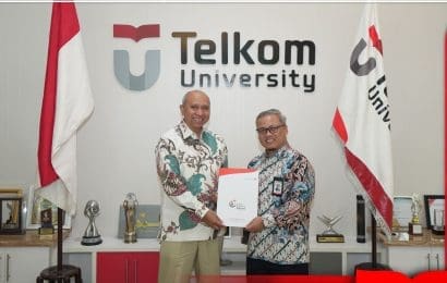 Prof Dr Adiwijaya Terima SK Rektor Universitas Telkom 