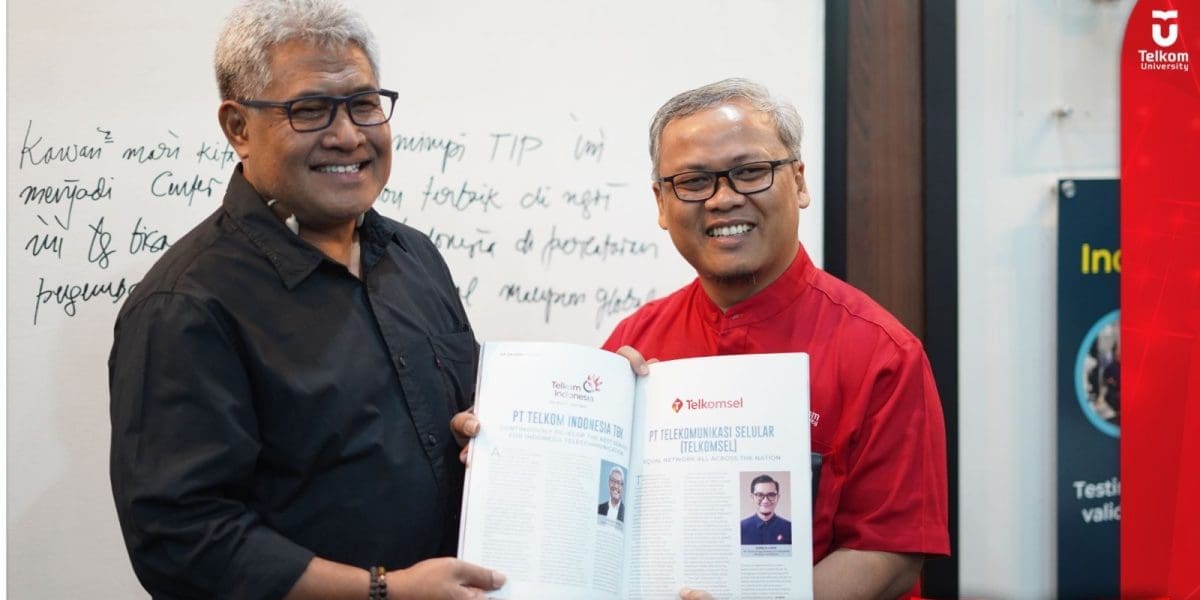 Direktur Network & IT Solution Telkom Herlan Wijanarko Apresiasi Laboratorium Multinasional TIP di Telkom University