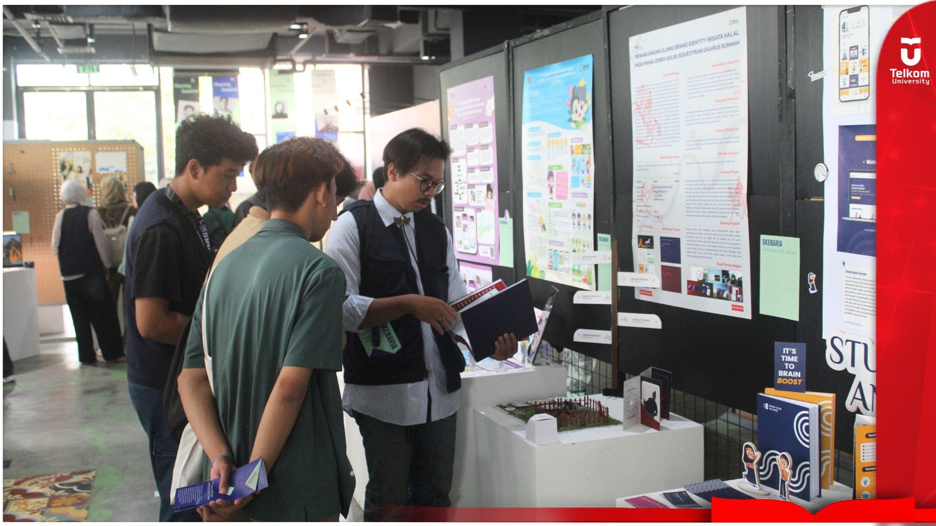 Skenario 2025: "Tilik" Mengungkap Proses Kreatif Mahasiswa DKV Telkom University