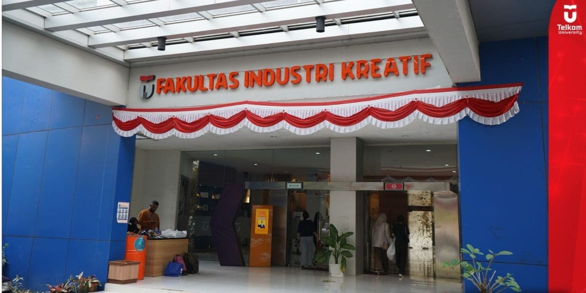 Fakultas Industri Kreatif Tel U Perkuat Produktivitas UMKM Melalui Rancangan Booth Berbasis kearifan lokal