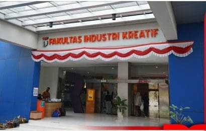 Fakultas Industri Kreatif Tel U Perkuat Produktivitas UMKM Melalui Rancangan Booth Berbasis kearifan lokal