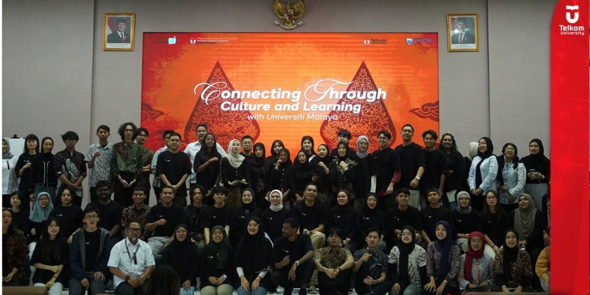 Connecting Through Culture and Learning Kegiatan Pertukaran Budaya Universiti Malaya dan Telkom University