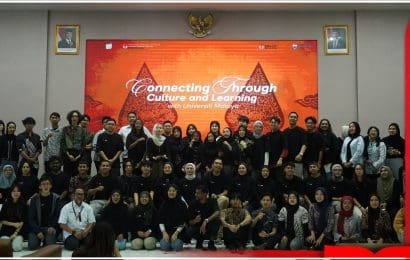 Connecting Through Culture and Learning Kegiatan Pertukaran Budaya Universiti Malaya dan Telkom University
